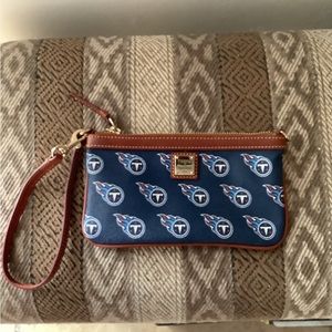DOONEY & BOURKE Tennessee Titans NFL Wristlet - never used